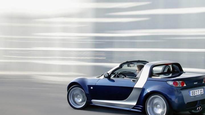 Smart Roadster Running In Blue Side Pose